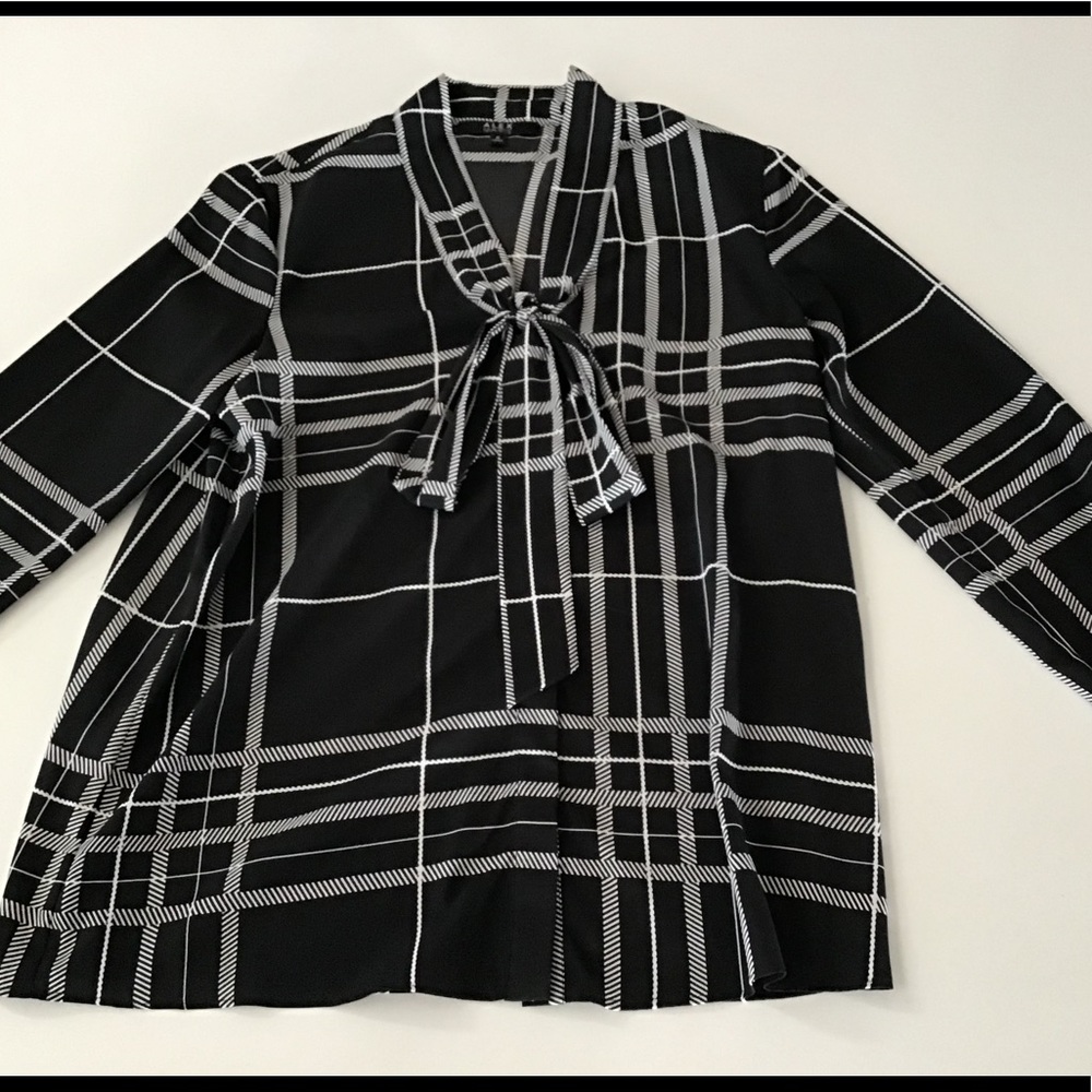 Alex Marie black/white blouse tie front sz S